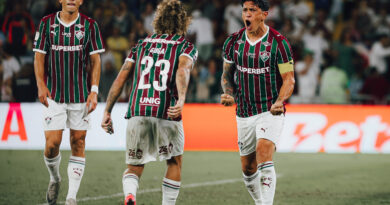 Herói da virada, Cano destaca química com as arquibancadas no Maracanã: “Quando eles vêm aqui e cantam, a gente joga diferente” Herói da virada, Cano destaca química com as arquibancadas no Maracanã: “Quando eles vêm aqui e cantam, a gente joga diferente”
