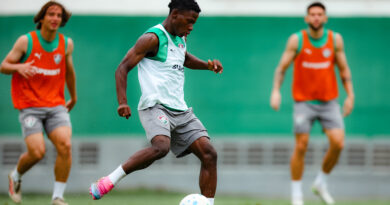 Marcão comanda primeiro treino como técnico efetivado do Fluminense e completa elenco com garotos do Sub-20 Marcão comanda primeiro treino como técnico efetivado do Fluminense e completa elenco com garotos do Sub-20