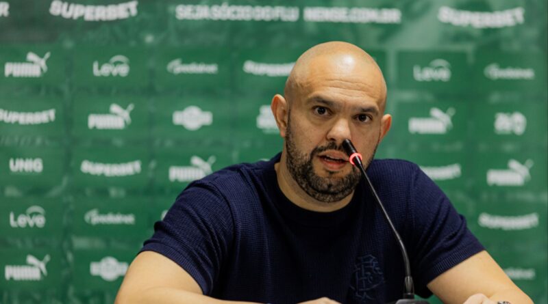 Mattheus Montenegro critica pênalti em Athletico-PR x Fluminense: “Não foi absolutamente nada”