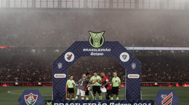 Fluminense só venceu o Athletico na Arena da Baixada com gramado sintético duas vezes