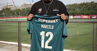 Marcelo visita CT Carlos Castilho na véspera da decisão contra o Vasco Marcelo visita CT Carlos Castilho na véspera da decisão contra o Vasco