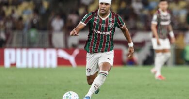 Sem atuar desde maio, Alisson relata dores no quadril e inicia fisioterapia no CT Carlos Castilho Sem atuar desde maio, Alisson relata dores no quadril e inicia fisioterapia no CT Carlos Castilho