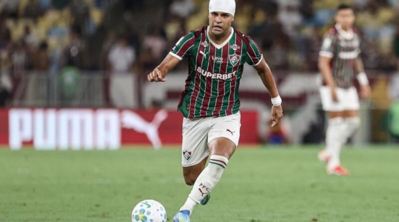 Sem atuar desde maio, Alisson relata dores no quadril e inicia fisioterapia no CT Carlos Castilho