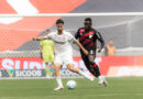 Flu sofre gol no fim e empata com o Athletico em 3 a 3 no Brasileirão