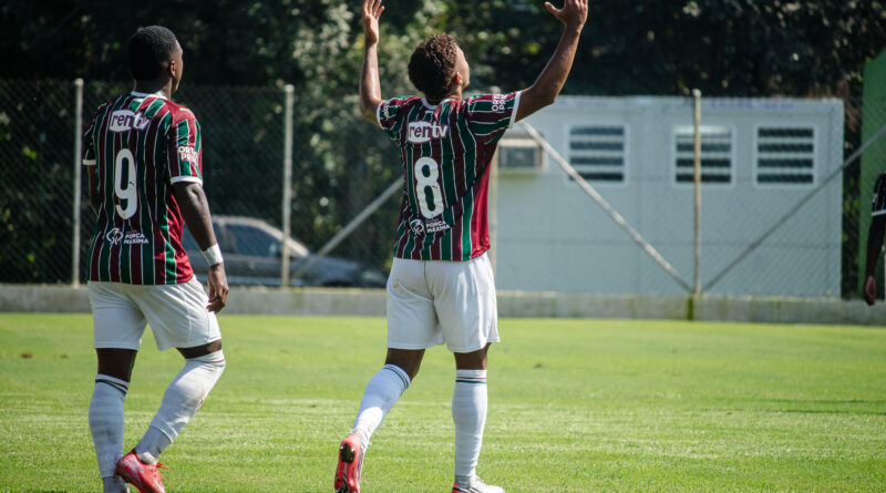 Fluminense vence o Bangu no encontro entre Fred x Thiago Neves