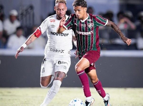 Pouco aproveitado, Riquelme Felipe reage à publicação do Fluminense que anunciou a saída de Zubeldía; veja comentário