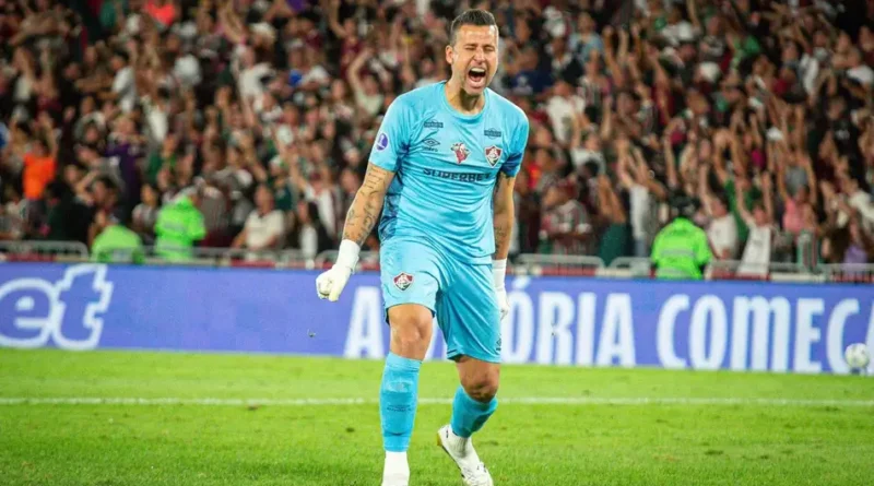 Fábio ganha votação da torcida e é apontado como principal jogador do Fluminense na temporada