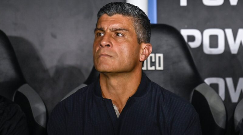 Técnico do Vasco faz apelo por jogo no Maracanã na semifinal da Sul-Americana: “Temos direito a isso”