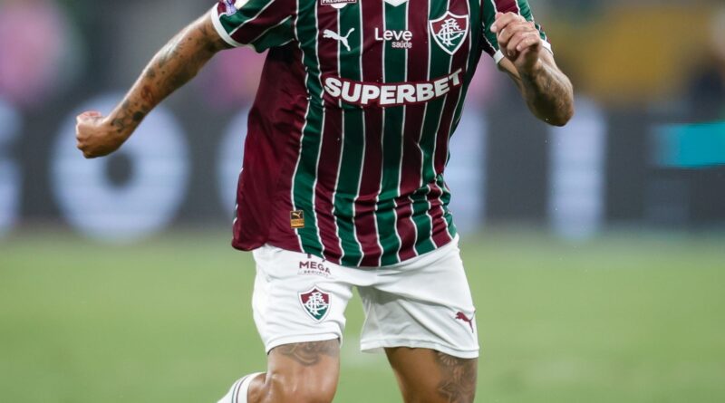 Guga detona gramado do Maracanã: “Não me recordo de jogar em um campo tão ruim aqui no Brasil”