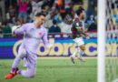 Carrasco em clássicos, Lucho Acosta faz o “check-in” contra os rivais e decide para o Fluminense