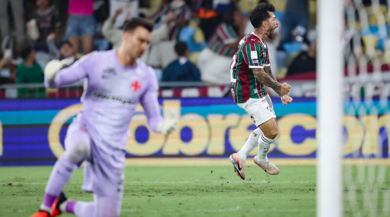 Carrasco em clássicos, Lucho Acosta faz o “check-in” contra os rivais e decide para o Fluminense