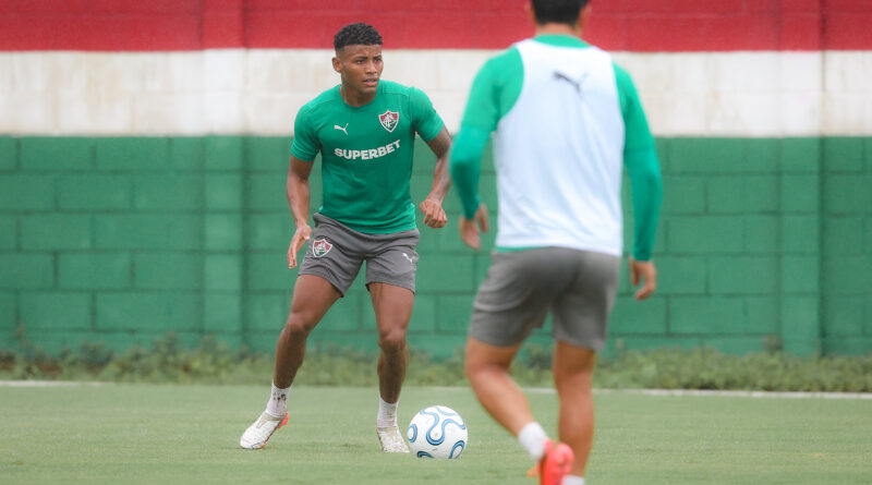 Fluminense tem jogadores importantes pendurados para encarar o Platense; Veja quem são