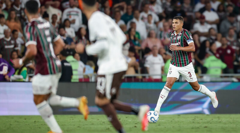 Thiago Silva revela dores no joelho e admite uso de anti-inflamatórios antes de vitória do Fluminense