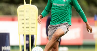 Ignácio volta a treinar e fica à disposição do Fluminense para duelo com o Corinthians