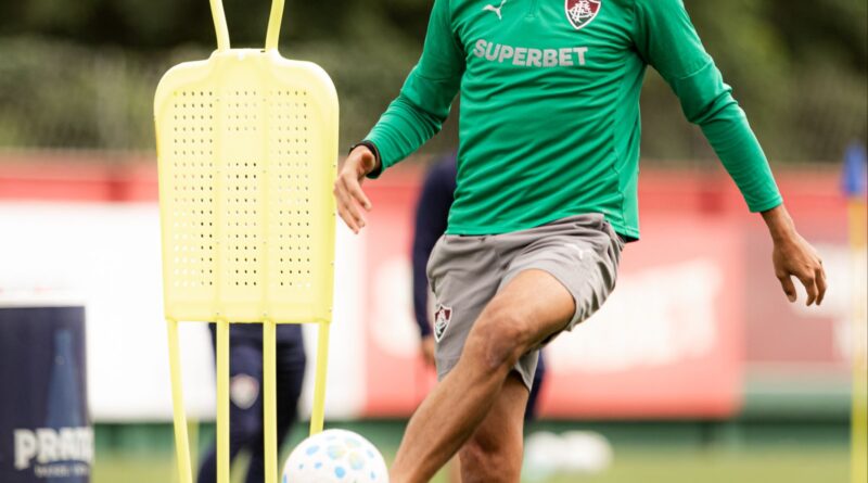 Ignácio volta a treinar e fica à disposição do Fluminense para duelo com o Corinthians