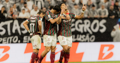 Hulk supera enjoo no vestiário, marca dois gols contra o Corinthians e projeta sequência: “A gente merece conquistar coisas importantes” Hulk supera enjoo no vestiário, marca dois gols contra o Corinthians e projeta sequência: “A gente merece conquistar coisas importantes”