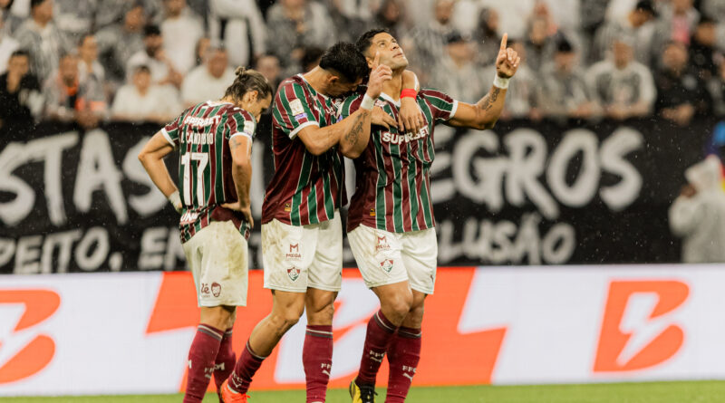 Hulk supera enjoo no vestiário, marca dois gols contra o Corinthians e projeta sequência: “A gente merece conquistar coisas importantes” Hulk supera enjoo no vestiário, marca dois gols contra o Corinthians e projeta sequência: “A gente merece conquistar coisas importantes”