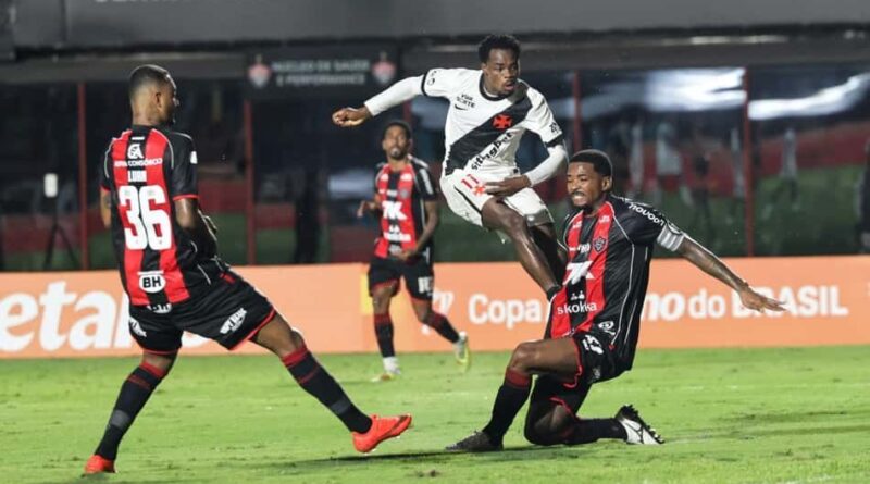 De Olho Neles: Vasco vence o Vitória e se classifica às semifinais da Copa do Brasil antes de clássico com o Fluminense De Olho Neles: Vasco vence o Vitória e se classifica às semifinais da Copa do Brasil antes de clássico com o Fluminense