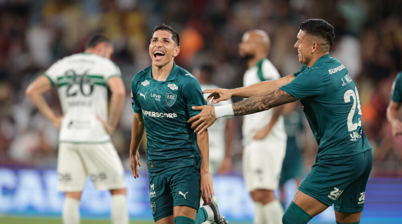 Savarino encerra jejum de gols com hat-trick no Maracanã e desabafa: “Todo jogador passa por uma fase boa e por uma fase ruim”