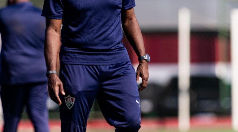 Marcão avaliará desgaste do elenco antes de definir time para o Fla-Flu