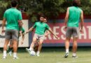 Martinelli treina com bola e aumenta expectativa por retorno contra o Palmeiras