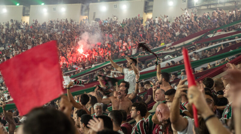 Conmebol multa Fluminense por uso de sinalizadores na semifinal da Libertadores