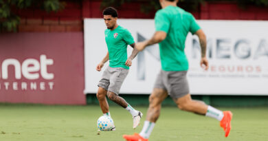 Recuperado de lesão, Riquelme volta aos treinos e ganha concorrência de Wesley Natã no ataque do Fluminense
