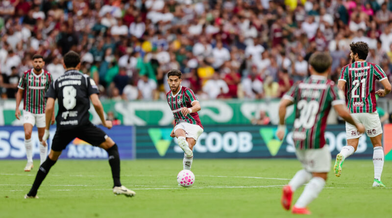 Fluminense sofre apagão no segundo tempo e perde para o Santos de virada no Maracanã