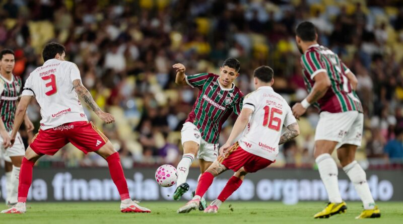 Internacional reclama da arbitragem após derrota para o Fluminense e promete acionar CBF