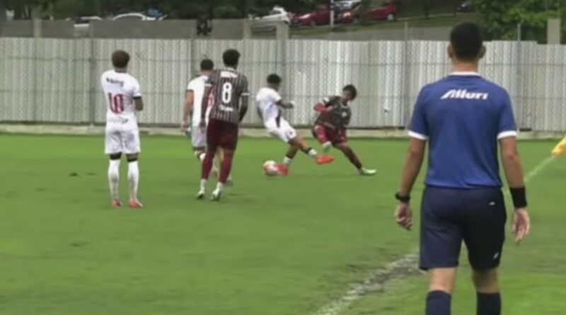 Arthur Ryan cobra FERJ após entrada dura e desabafa contra arbitragem no Carioca Sub-20: “É uma falta de respeito com quem joga futebol”
