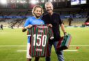 Guga é homenageado no Maracanã por completar 150 jogos pelo Fluminense