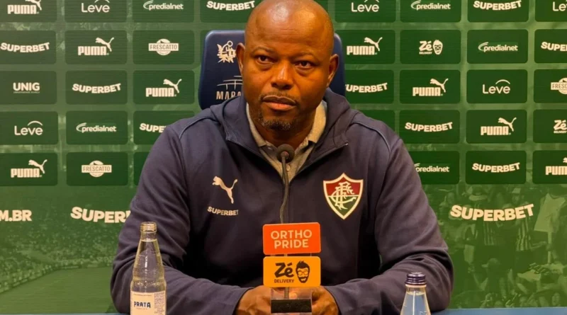 Marcão critica condições do gramado do Maracanã após goleada do Fluminense e espera melhora para clássico contra o Flamengo