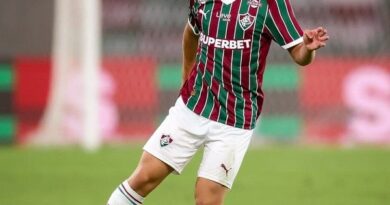 Com desfalques no meio, Fluminense pode relacionar jovem promessa contra o Santos Com desfalques no meio, Fluminense pode relacionar jovem promessa contra o Santos