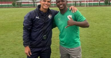 Thiago Silva comanda treino das categorias de base do Fluminense e vive dia de treinador Thiago Silva comanda treino das categorias de base do Fluminense e vive dia de treinador